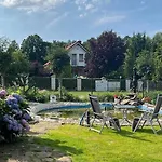 Large With Garden, Close To The Casa de Férias