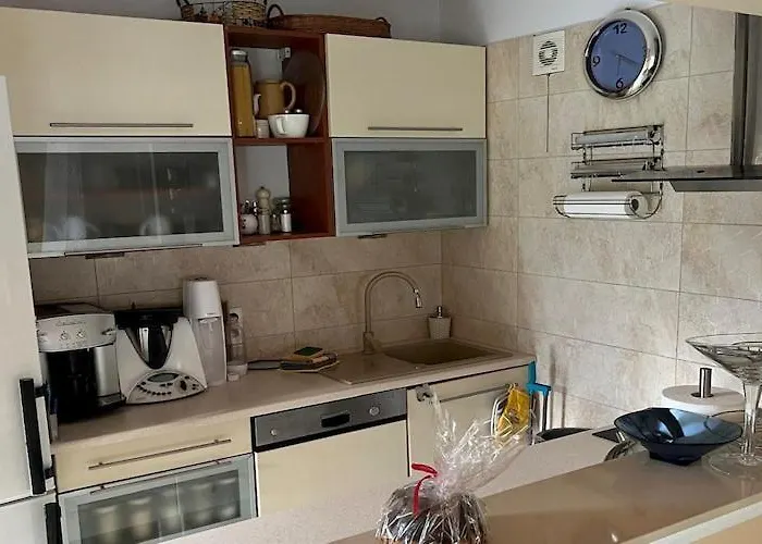 Vakantiehuis Large With Garden, Close To The *